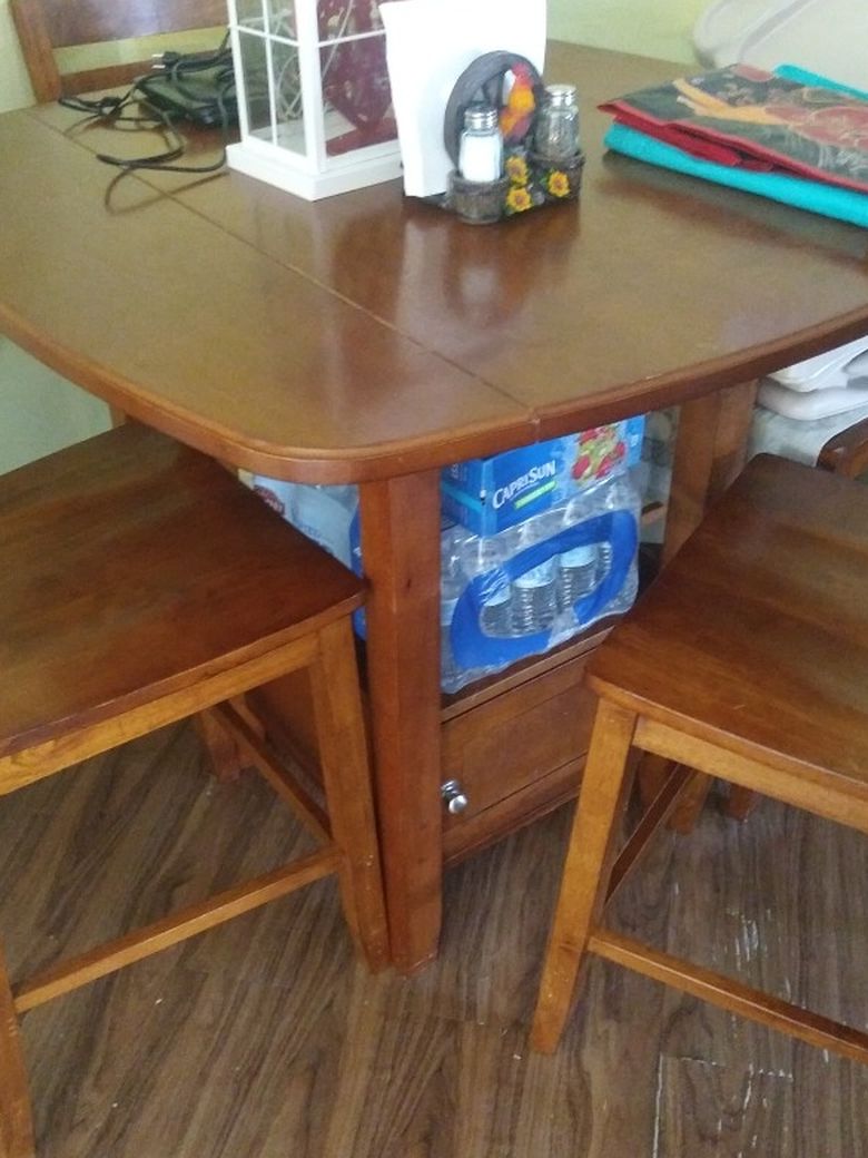 Table ,4 Chairs