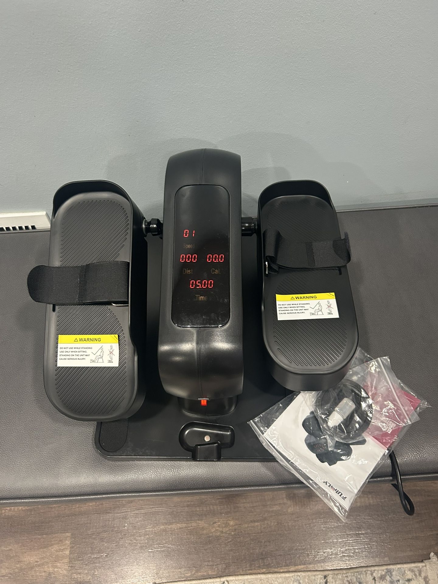 NEW / NUEVO! FUNMILY Under Desk Elliptical with remote control