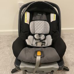 Chicco KeyFit 30 Car Seat w/base - expires Jan 2027