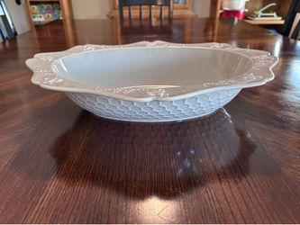 BRAND NEW Temp-tations "Bee-lieve" White Ceramic Oval Serving Bowl