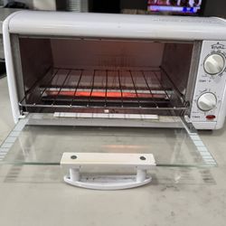Toaster Oven w/Broil Function 