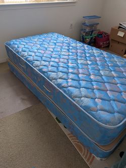 Twin Mattress & BoxSpring Like New