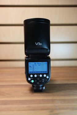 Godox V1 o - For Olympus / Panasonic Lumix - Great condition