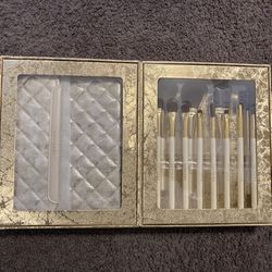 Sephora makeup brush Gift Set - New In box - 12 Brushes, Pouch, And Decorative Box