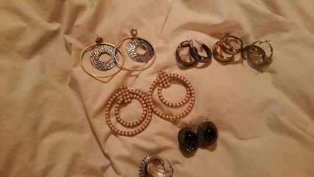 Earrings necklace bracelet