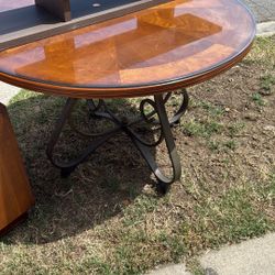 Round Table 