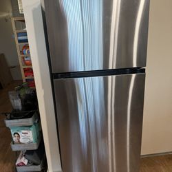 LG Refrigerator: 27.5W x 65H x 33.75L