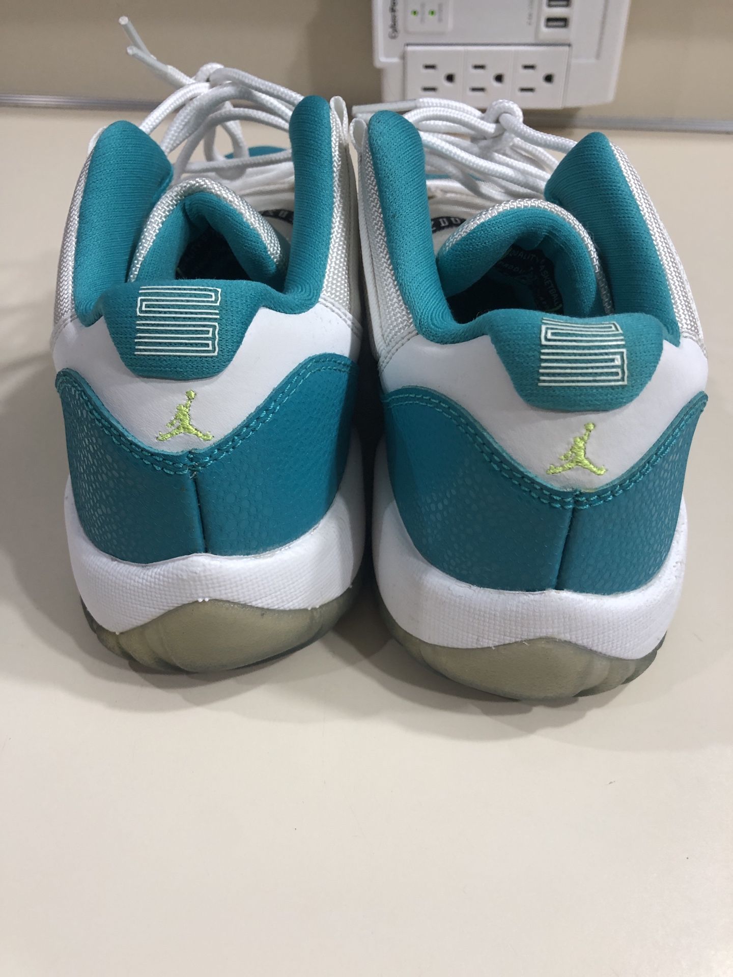 Jordan 11 Retro Low in Aqua Safari (GS) Size: 6Y $150