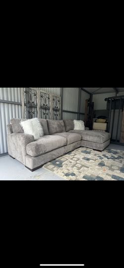 Beautiful 2-Piece Bardarson Exclusive Plush Silvery Gray Sectional 