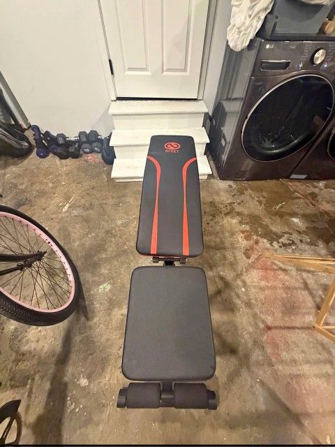 Adjustable Weight Bench 