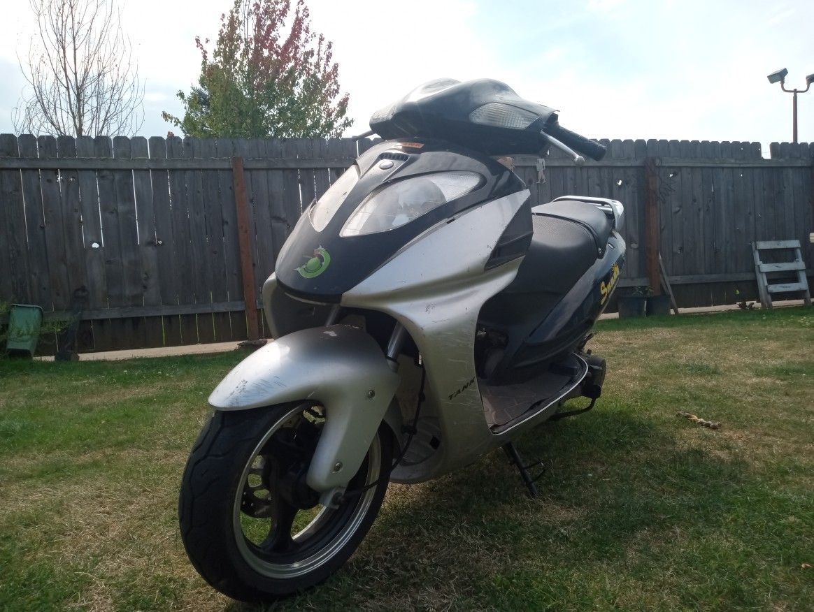 Gy6 150cc Tank Moped