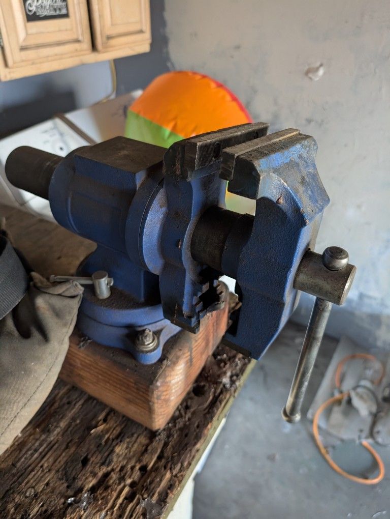 Bench Top Vise