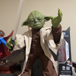 Star Wars Master Yoda 16 Inch Interactive Animatronic 