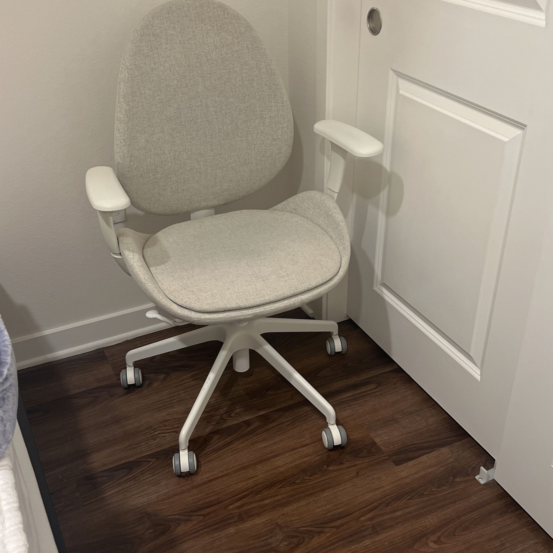 HATTEFJÄLL Office Chair with Armrests