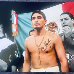 Mexican Boxing Legend Erik Morales Signed 11x14 JSA COA