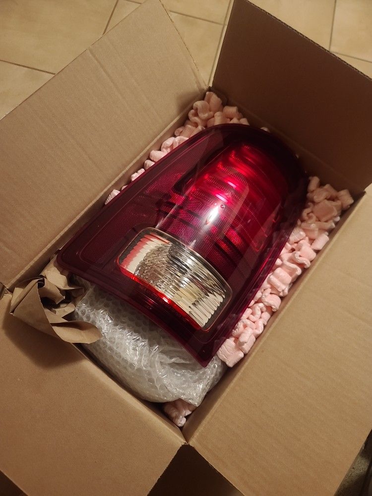 4th Gen Ram 1500 Driver Side Tail Light