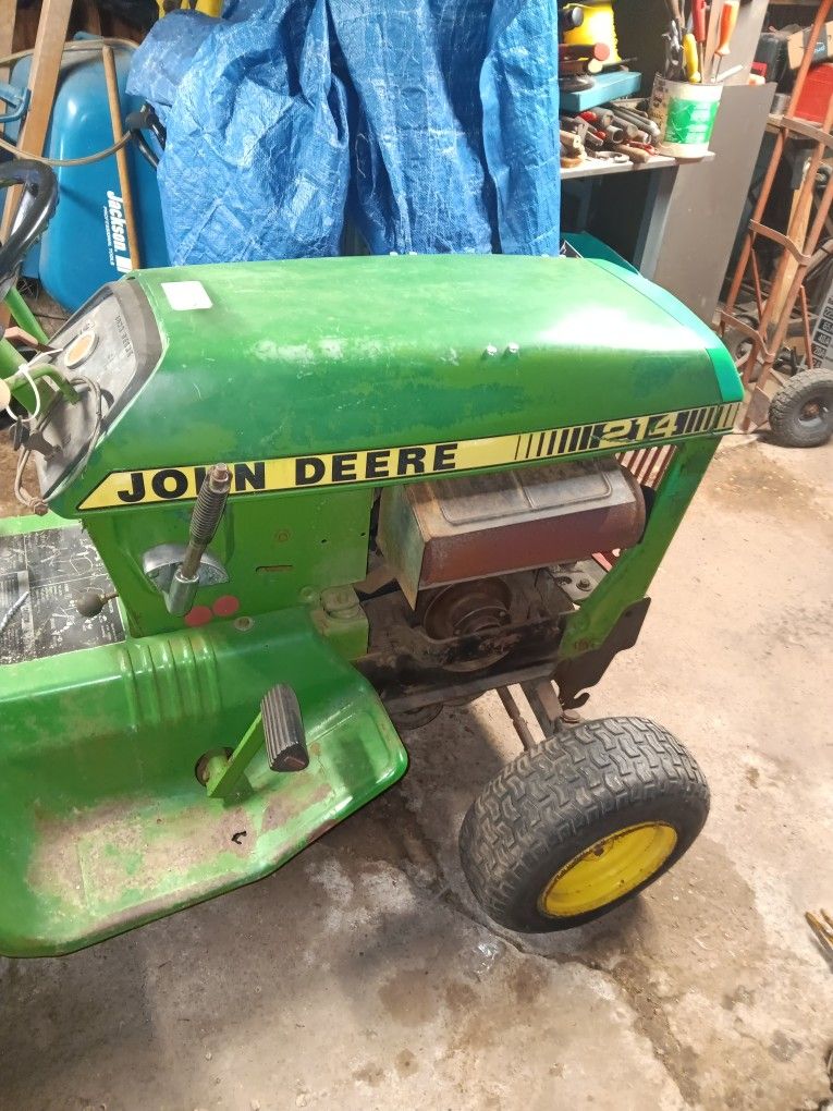John Deere 214