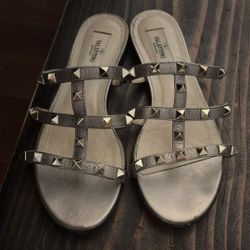 valentino shoes size 37 shoot me a price its used authentic