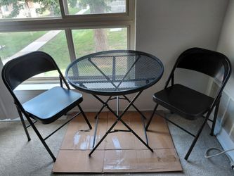 Dont ask>> is it still available 1 round table plus 2 chairs NE Philly