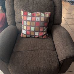 Accent Chairs – Excellent Condition