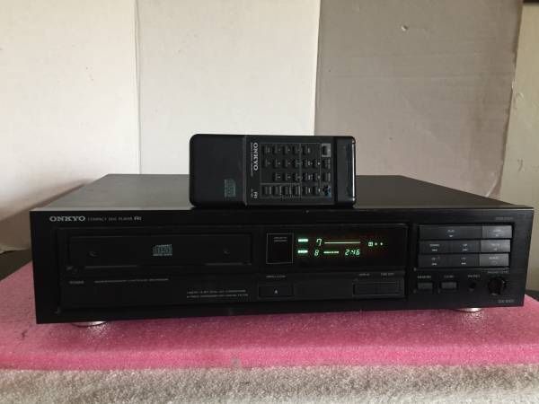 ONKYO DX-1800 Single Compact Disc CD Player With Remote .MADE IN JAPAN