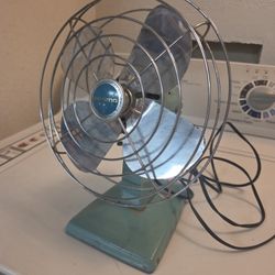 Vintage Mid Century Metal Desk Top Fan Works!