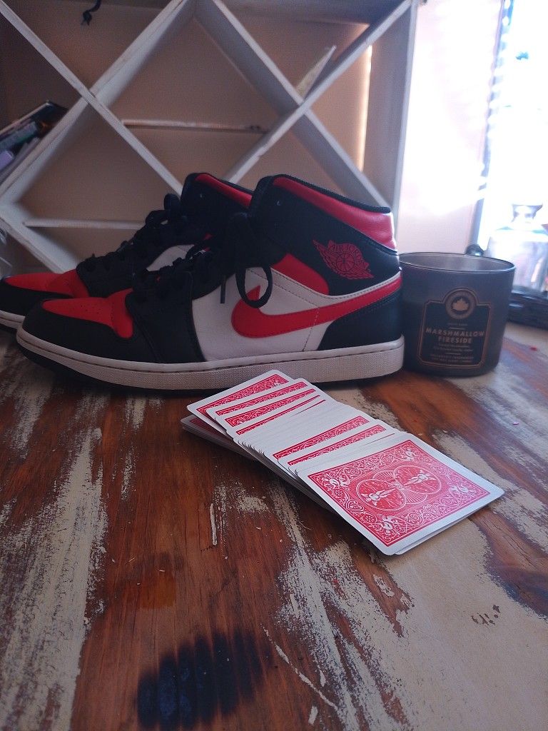 Air Jordan 1 - BLACK, WHITE & RED Hightop