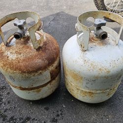 2 Propane Tank !!