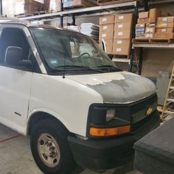 2007 White Chevrolet Express Van