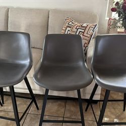 4 Counter Height Bar Stools – Good Condition