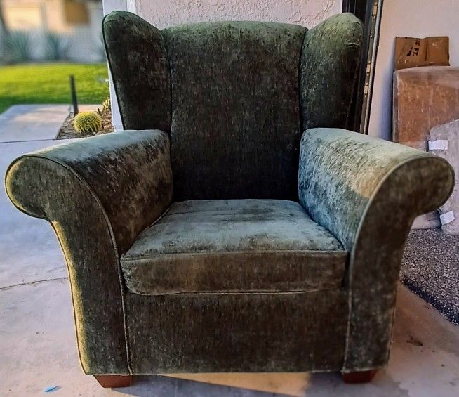 Accent Chair Wingback Style • New Upholstery
