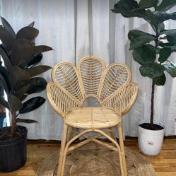 Beautiful Flower Rattan Chair – Perfect for Parties, Photoshoots & Home Decor!