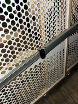 Munchkin baby gate pets