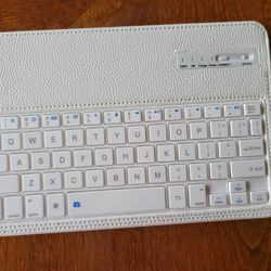Wireless Keyboard with Bluetooth for IPod(white).