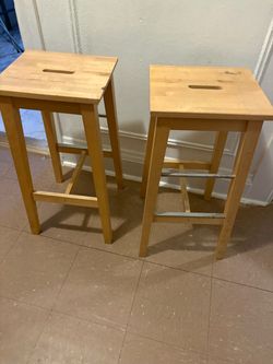 Wooden Bar Stools – Set of 2