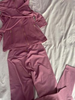 Pink and Gold lululemon set size S!!