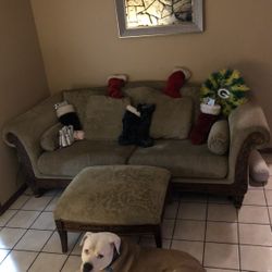 $75🏷️ Super Comfy Couch and Ottoman