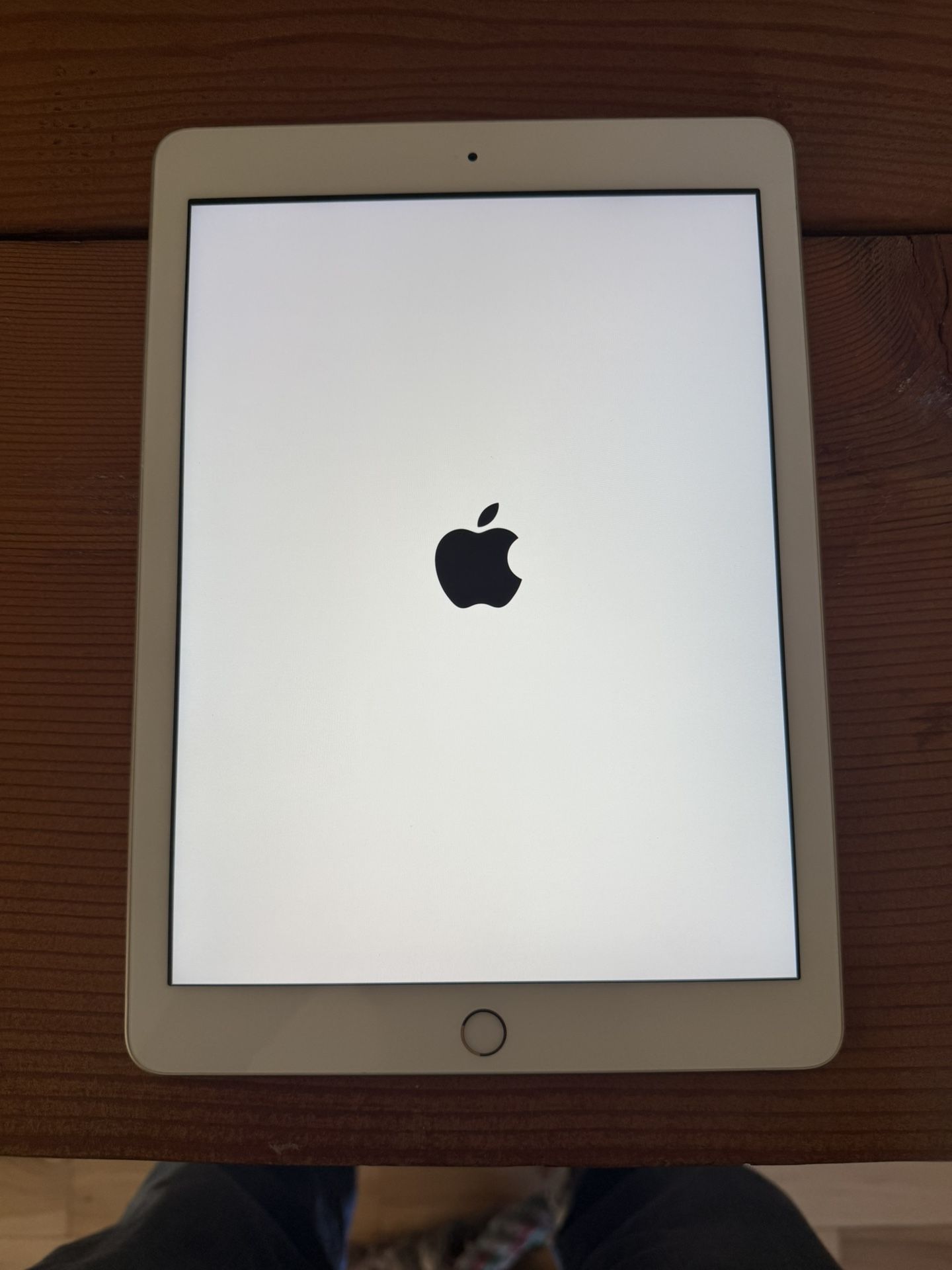 iPad Apple iPad Air 2 (2014) Rose Gold 64 GB WiFi Good Condition