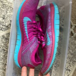 Nike Flyknit Womens Size 9 Athletic Shoe 