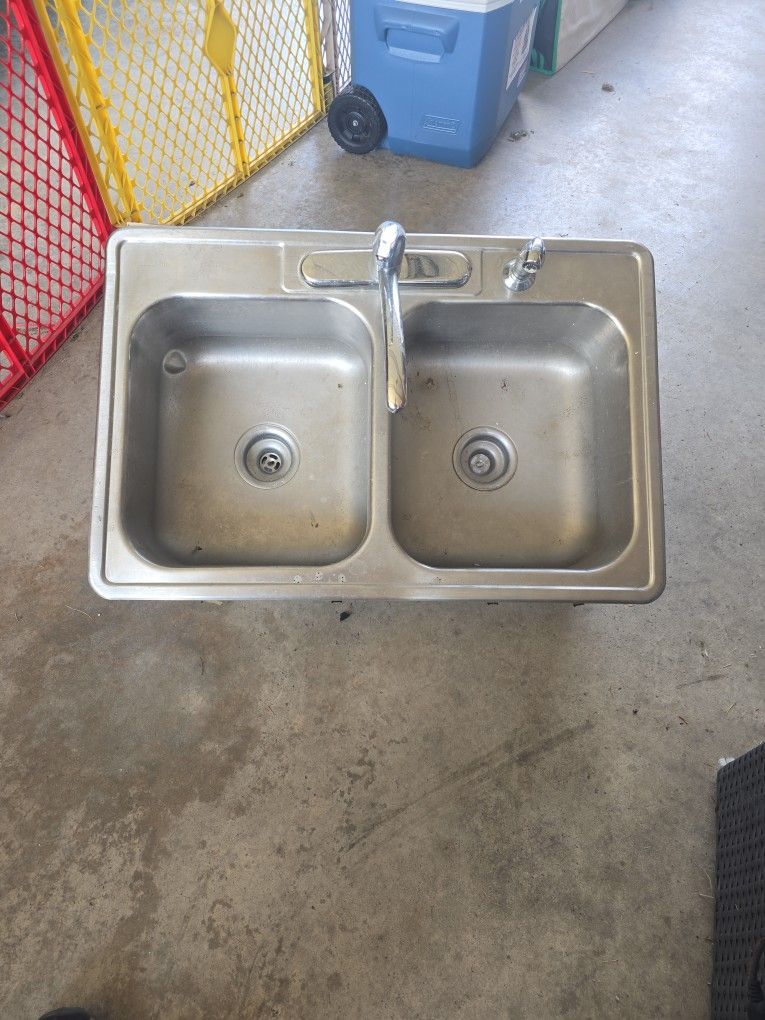 Kitchen Sink And Faucet 