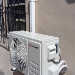 Mini Split (Air Conditioner)