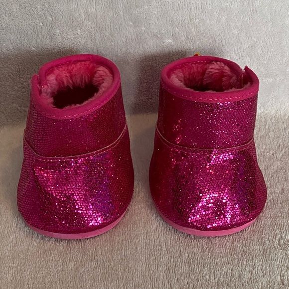 Add a sparkly touch to your Build-a-Bear collection with these fuchsia pink high-top boots designed to fit any BAB up to 17 inches. The playful sequin