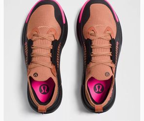 Women trail running shoe luluemon