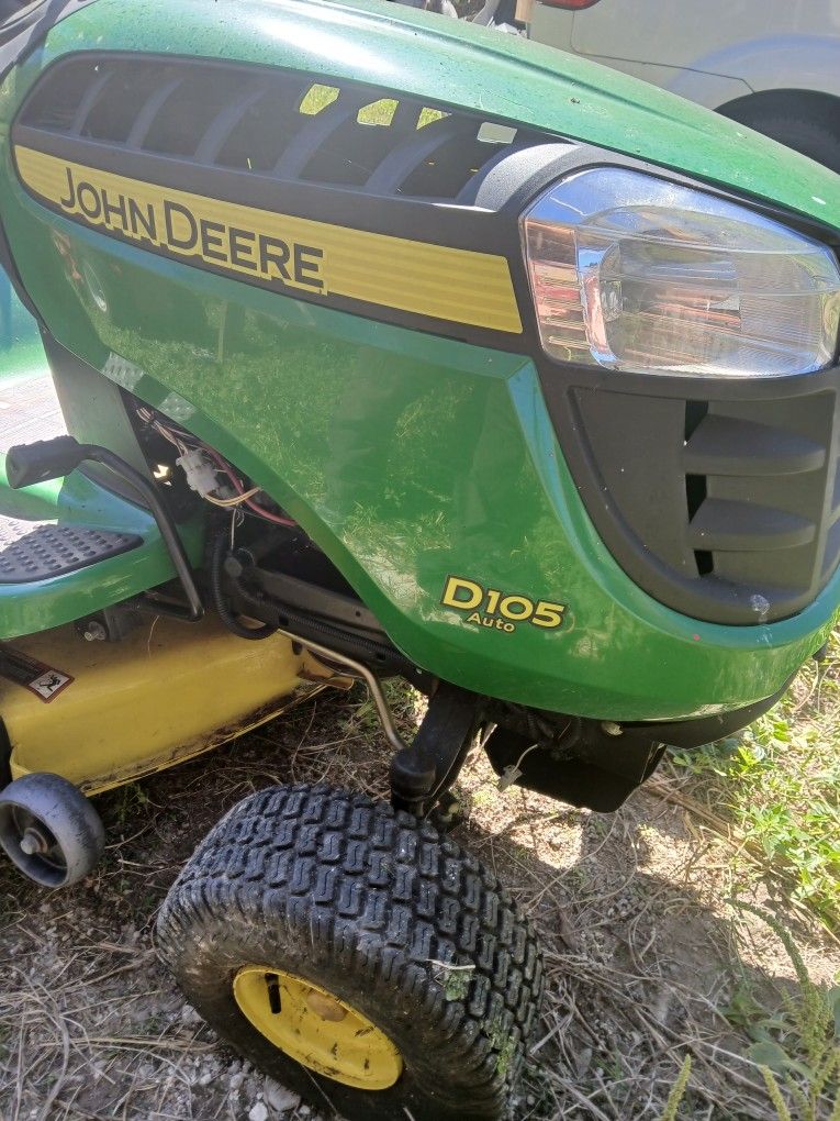John Deer Tractor Runs Great 42inch Cut 