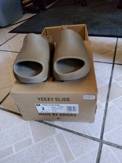 Adidas yeezy slide for kids size 2