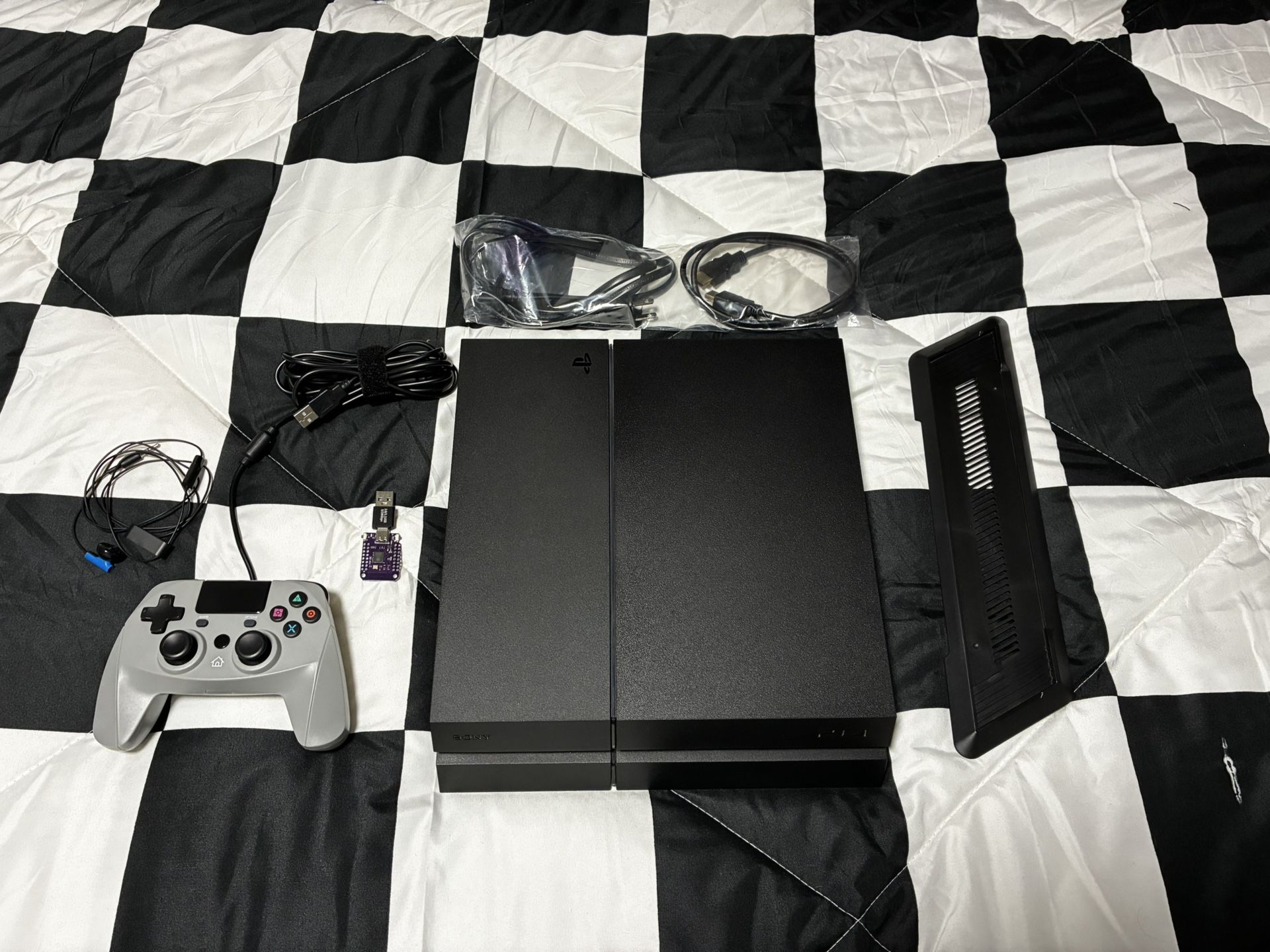 PS4 on 9.00 FW (with PS1, PS2, PS4 Games)