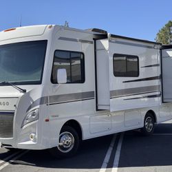 2018 Winnebago Intent 27’ Class A RV W/ 2 Slide Outs - 4K MILES!