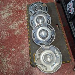 ford hubcaps