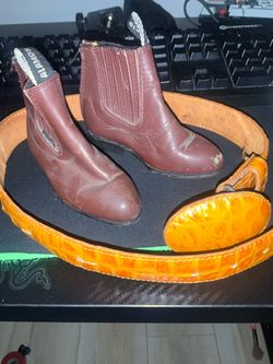 size 12 almos kid boots/ belt