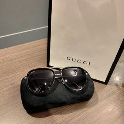 Gucci Black and Gold Men's And Womens Aviator Shades Sunglasses 